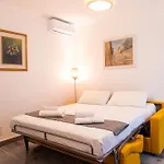 - 3 Min Walk From - New Flat For 6 Guests *