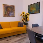 - 3 Min Walk From - New Flat For 6 Guests Apartment