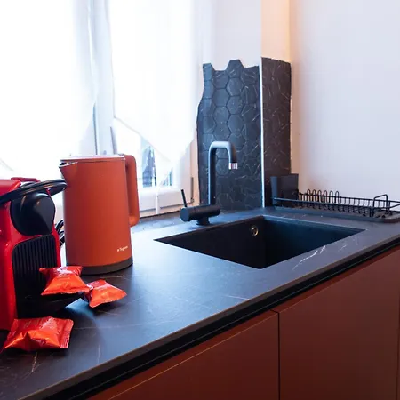 - 3 Min Walk From - New Flat For 6 Guests アパート アッバディーア・ラリアーナ