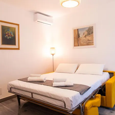 - 3 Min Walk From - New Flat For 6 Guests *