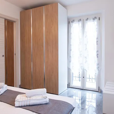 - 3 Min Walk From - New Flat For 6 Guests 아파트 *
