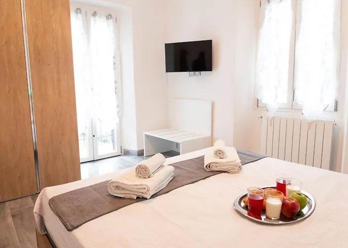 - 3 Min Walk From - New Flat For 6 Guests شقة
