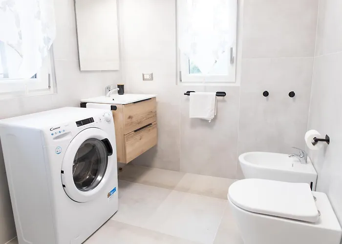 - 3 Min Walk From - New Flat For 6 Guests شقة