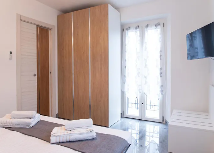- 3 Min Walk From - New Flat For 6 Guests شقة *