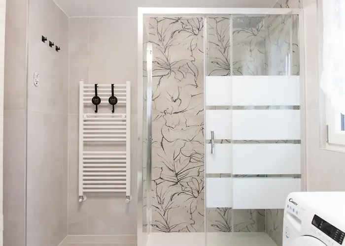 - 3 Min Walk From - New Flat For 6 Guests اباديا لاريانا